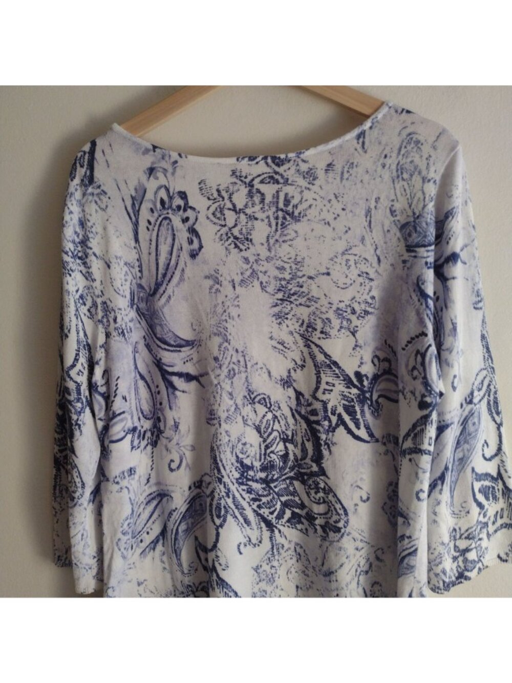 Chico's Paisley Print Sweater L Blue White Relaxed Fit Cotton Blend Lace Trim - Picture 8 of 9